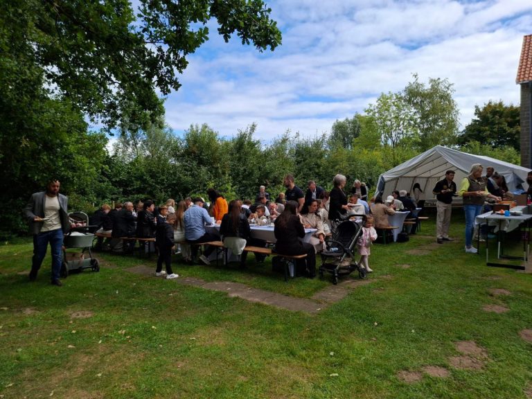 Tauffest unterm Zirkuszelt