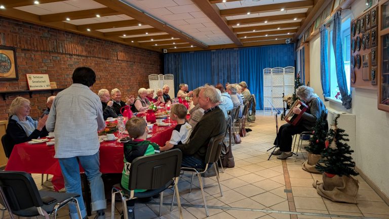 Gemütliche Adventsfeier mit Musik, Gedichten und Kaffeegenuss